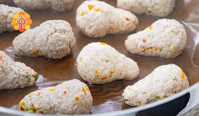 制作健康的宠物零食(炸鸡)