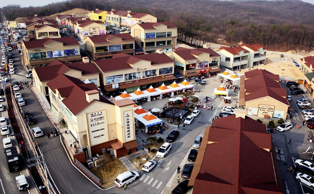 Hassle-Free Shopping: Yeoju Premium Outlet Private Van Package