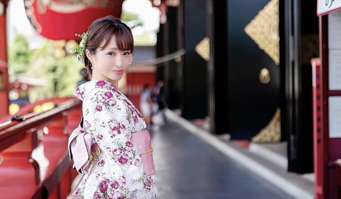 Tokyo Asakusa Hanaka Kimono Rental + Hair Set