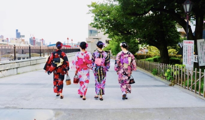 Tokyo Asakusa Hanaka Kimono Rental + Hair Set