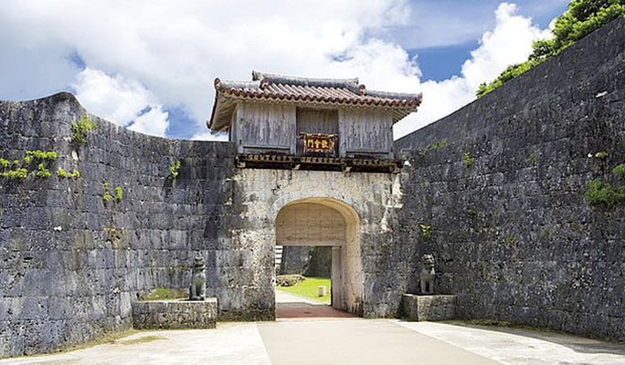 Okinawa Regular Sightseeing Bus: Shuri Castle & Okinawa World Course