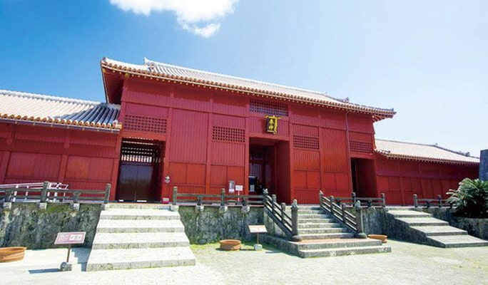 Okinawa Regular Sightseeing Bus: Shuri Castle & Okinawa World Course