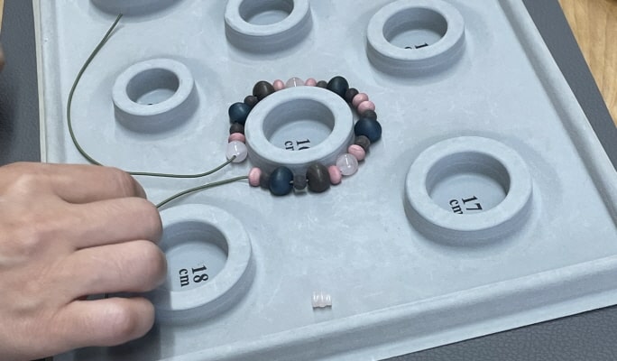 Prayer Beads Bracelet Making Experience in Kyoto
