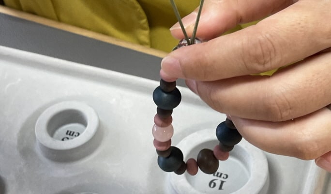 Prayer Beads Bracelet Making Experience in Kyoto