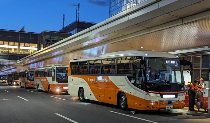 Airport Limousine Bus: Haneda Airport ↔ Shinjuku & Ikebukuro areas (Late night/Early morning flights)