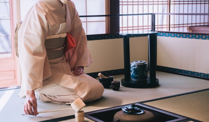 Kimono Try-on, Tea Ceremony, Calligraphy and Gold Leaf Experience in Kyoto