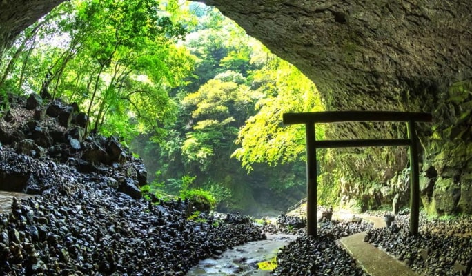 Miyazaki  Kamishikimi Kumanoza Shrine & Takachiho Gorge 1 Day Tour from Fukuoka