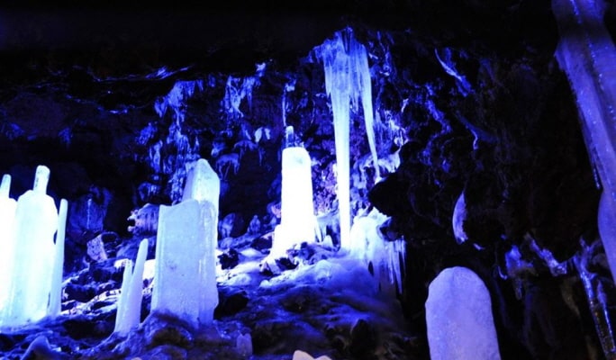 Mt. Fuji Lake Kawaguchi + Onsen + Wind & Ice Cave 1 Day Tour from Tokyo