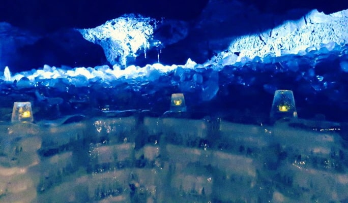 Mt. Fuji Lake Kawaguchi + Onsen + Wind & Ice Cave 1 Day Tour from Tokyo