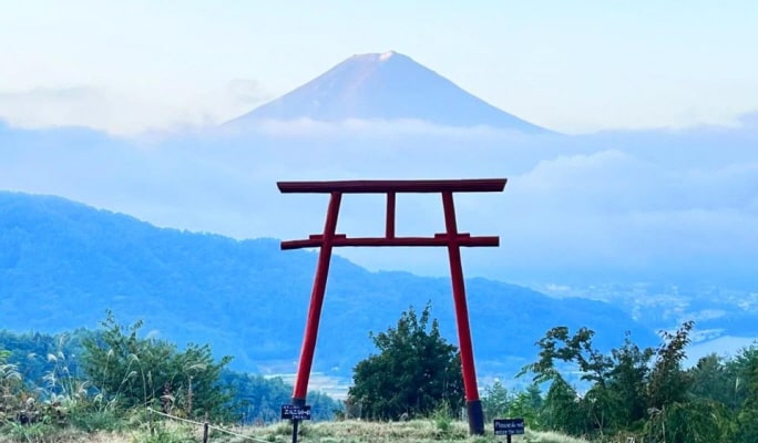 Mt. Fuji Lake Kawaguchi + Onsen + Wind & Ice Cave 1 Day Tour from Tokyo