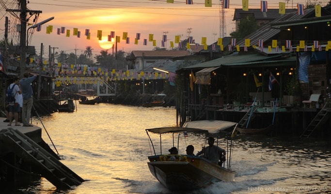 Maeklong Railway Market & Amphawa Floating Market Tour (+Firefly Observation)
