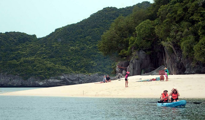 Ang Thong National Marine Park Semi-Private Yacht Tour (+Snorkeling/ Kayaking) - from Koh Samui (+ Hotel Transfer)
