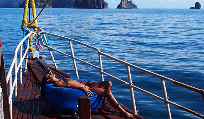 Ang Thong National Marine Park Semi-Private Yacht Tour (+Snorkeling/ Kayaking) - from Koh Samui (+ Hotel Transfer)