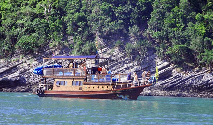 Ang Thong National Marine Park Semi-Private Yacht Tour (+Snorkeling/ Kayaking) - from Koh Samui (+ Hotel Transfer)