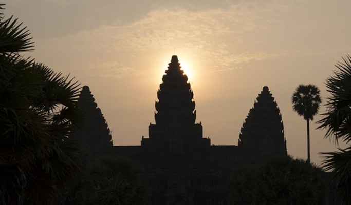 Angkor 3 Temples Sunrise Tour by Vespa Scooter with Driver (Half Day) (Join-in/Private)