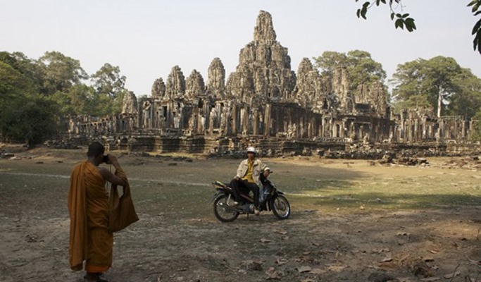 Angkor 3 Temples Sunrise Tour by Vespa Scooter with Driver (Half Day) (Join-in/Private)