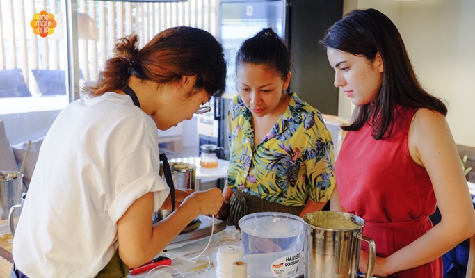 Beeswax Candle Making Experience with Urban Beekeepers in Seoul