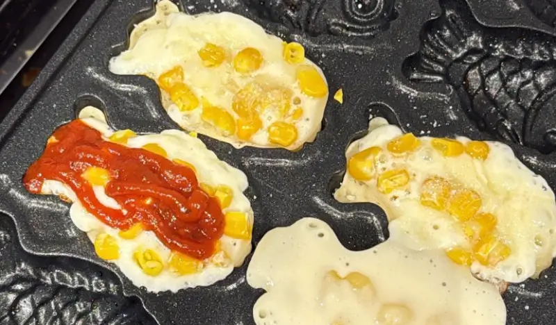 Korean Snack Bungeoppang Making Experience in Apgujeong - view 2