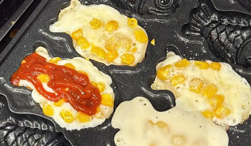 Korean Snack Bungeoppang Making Experience in Apgujeong - view 2