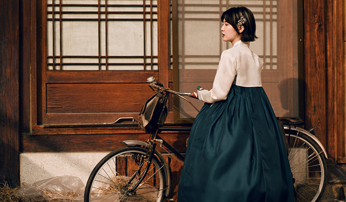 Hanbok Rental at Gyeongbokgung Palace (+ Photoshoot options)