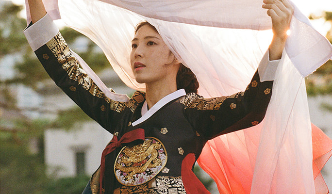 Hanbok Rental at Gyeongbokgung Palace (+ Photoshoot options)
