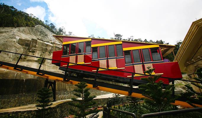 Da Nang International Airport / Da Nang City Center ↔ Ba Na Hills Cable Car Station Transfer - Private Taxi (24/7)