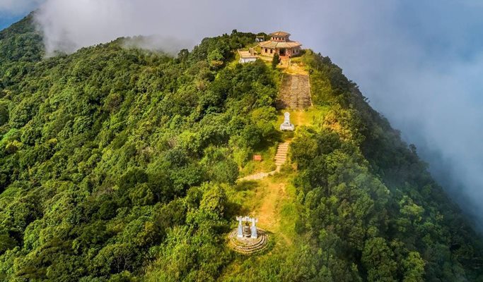 Bach Ma National Park: Hai Vong Dai & Do Quyen Waterfall 1 Day Trekking Tour - from Hue City