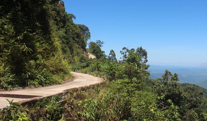 Bach Ma National Park: Hai Vong Dai & Do Quyen Waterfall 1 Day Trekking Tour - from Hue City