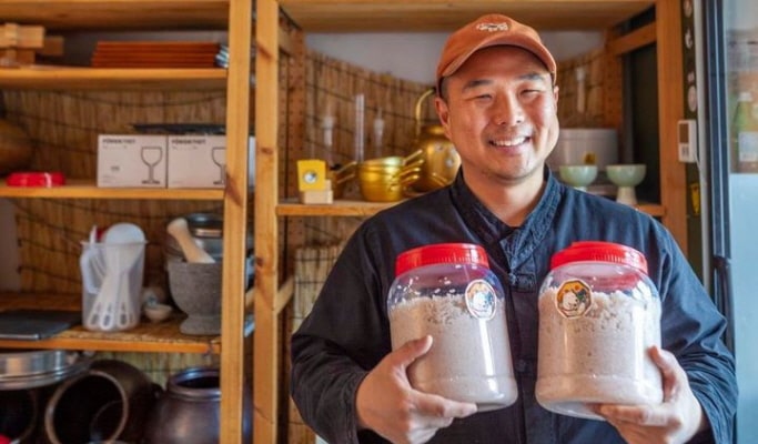Make Your Own Traditional Fruit Makgeolli in Seoul