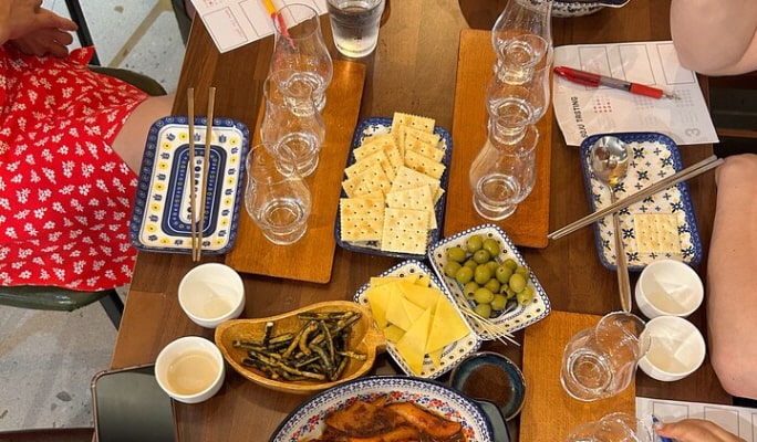 Traditional Soju Class and Makgeolli Tasting in Seoul