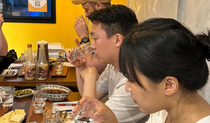 Traditional Soju Class and Makgeolli Tasting in Seoul