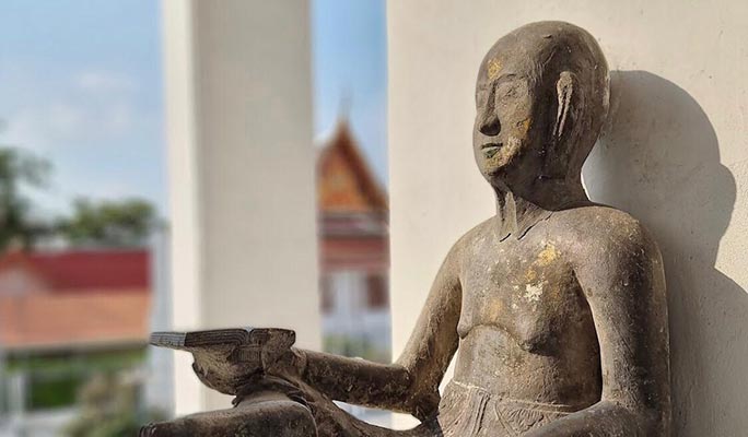 Bangkok 3 Local Temples & Food Half Day Walking Tour (+ Tuk Tuk Ride) (Morning/Afternoon)