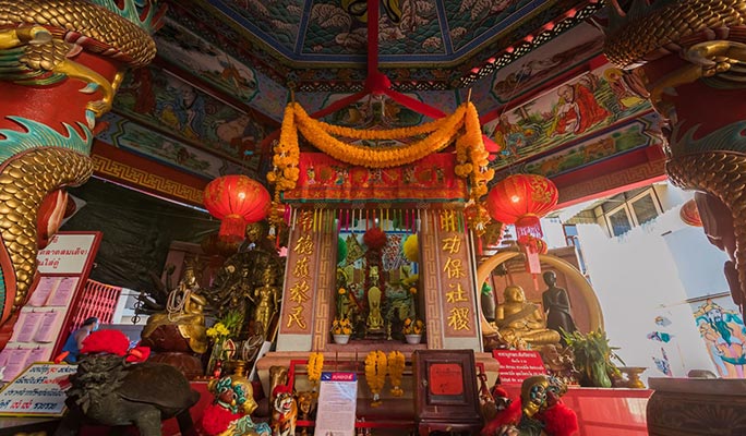 Bangkok 3 Local Temples & Food Half Day Walking Tour (+ Tuk Tuk Ride) (Morning/Afternoon)