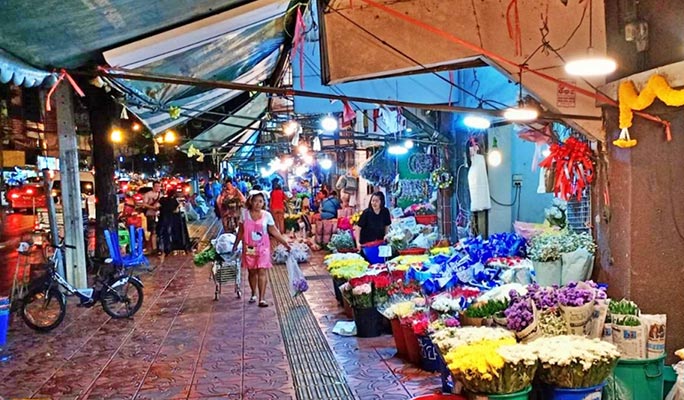 Bangkok Night Tour: Wat Arun + Wat Saket + Chinatown + Street Food
