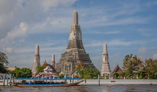 Bangkok Night Tour: Wat Arun + Wat Saket + Chinatown + Street Food