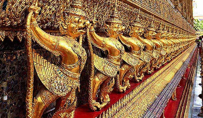 Bucket List: Bangkok's Old City Rattanakosin Temple & Palace Tour (Half Day)