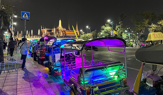 Bangkok Half Day Tuk Tuk Tour: Temple + Local Market (+ Lunch/Dinner) (Day/Night)