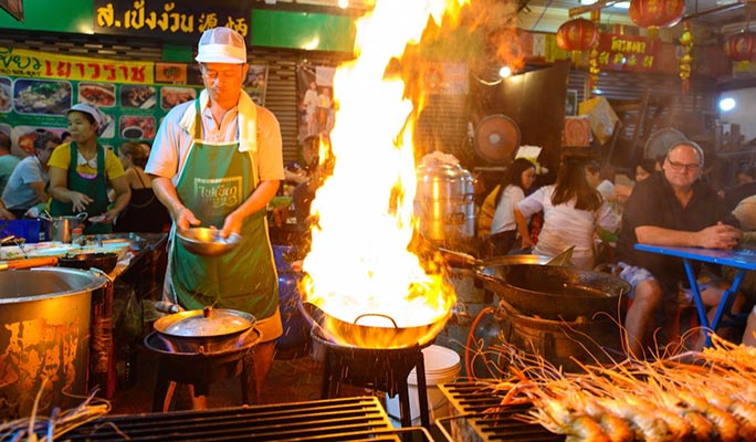 Bangkok Half Day Tuk Tuk Tour: Temple + Local Market (+ Lunch/Dinner) (Day/Night)