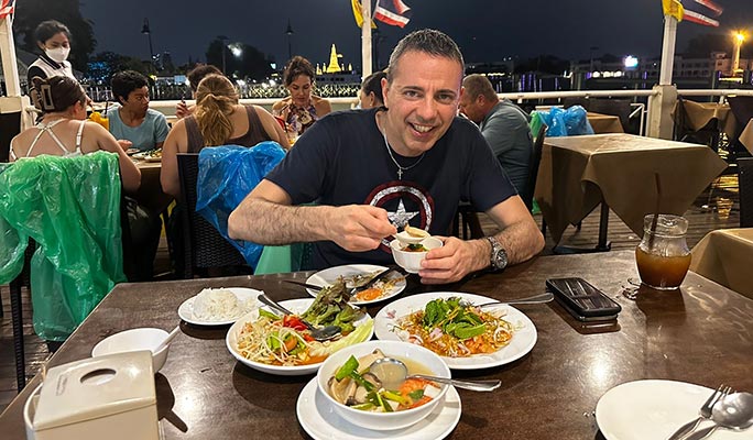 Bangkok Half Day Tuk Tuk Tour: Temple + Local Market (+ Lunch/Dinner) (Day/Night)