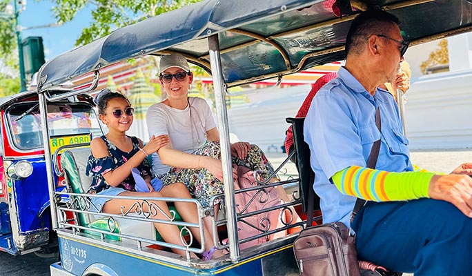 Bangkok Half Day Tuk Tuk Tour: Temple + Local Market (+ Lunch/Dinner) (Day/Night)