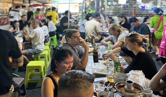 Bangkok Half Day Tuk Tuk Tour: Temple + Local Market (+ Lunch/Dinner) (Day/Night)