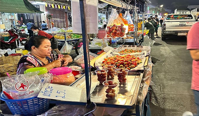 Bangkok Half Day Tuk Tuk Tour: Temple + Local Market (+ Lunch/Dinner) (Day/Night)