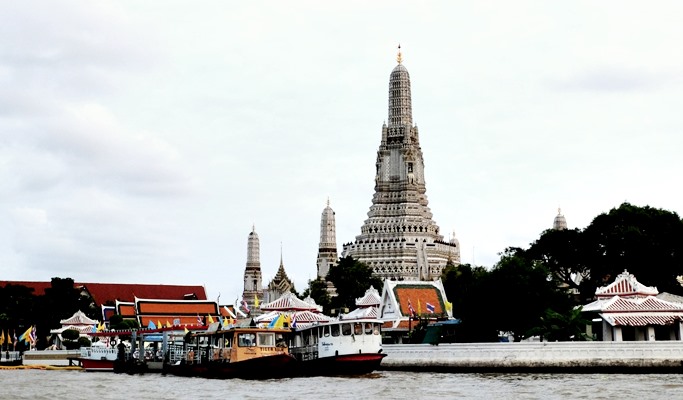 Bangkok Chao Phraya River & Canals Private Boat Tour (Half day)