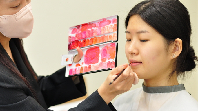 ［K-Beauty］ソウル江南のCARADIヘアサロン：ヘッドスパ／メイク＆ヘアスタイリング／パーソナルカラー分析