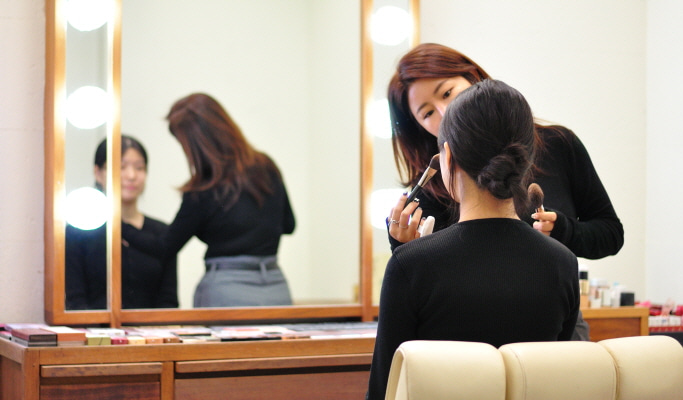 ［K-Beauty］ソウル江南のCARADIヘアサロン：ヘッドスパ／メイク＆ヘアスタイリング／パーソナルカラー分析