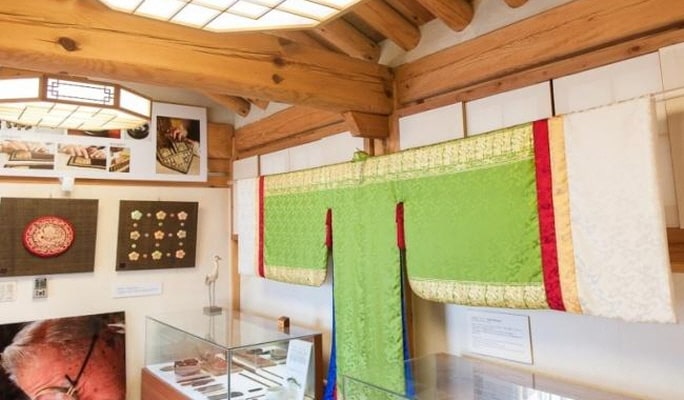 Bukchon Hanok Village Walking Tour