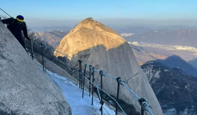 [Trazy Local Host] Bukhansan National Park (Baegundae Peak) Winter Hiking Tour