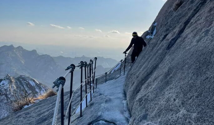 [Trazy Local Host] Bukhansan National Park (Baegundae Peak) Winter Hiking Tour