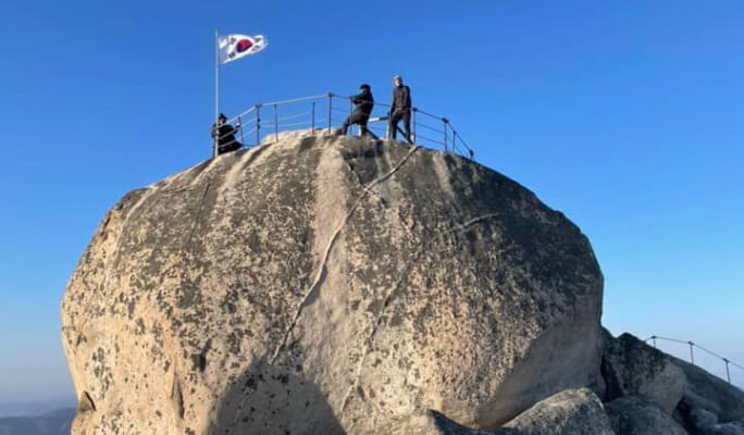 [Trazy Local Host] Bukhansan National Park (Baegundae Peak) Winter Hiking Tour