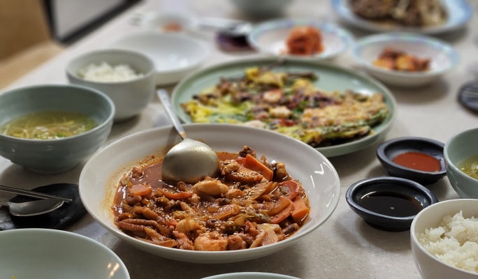 Busan Local Food Cooking Class + Market Tour With a Local Chef